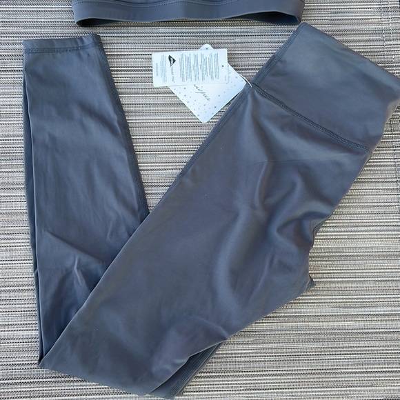 NWT Whisper Activewear Aeiral Bra & Rebecca Legging Bundle Grey Size Small - Picture 6 of 13